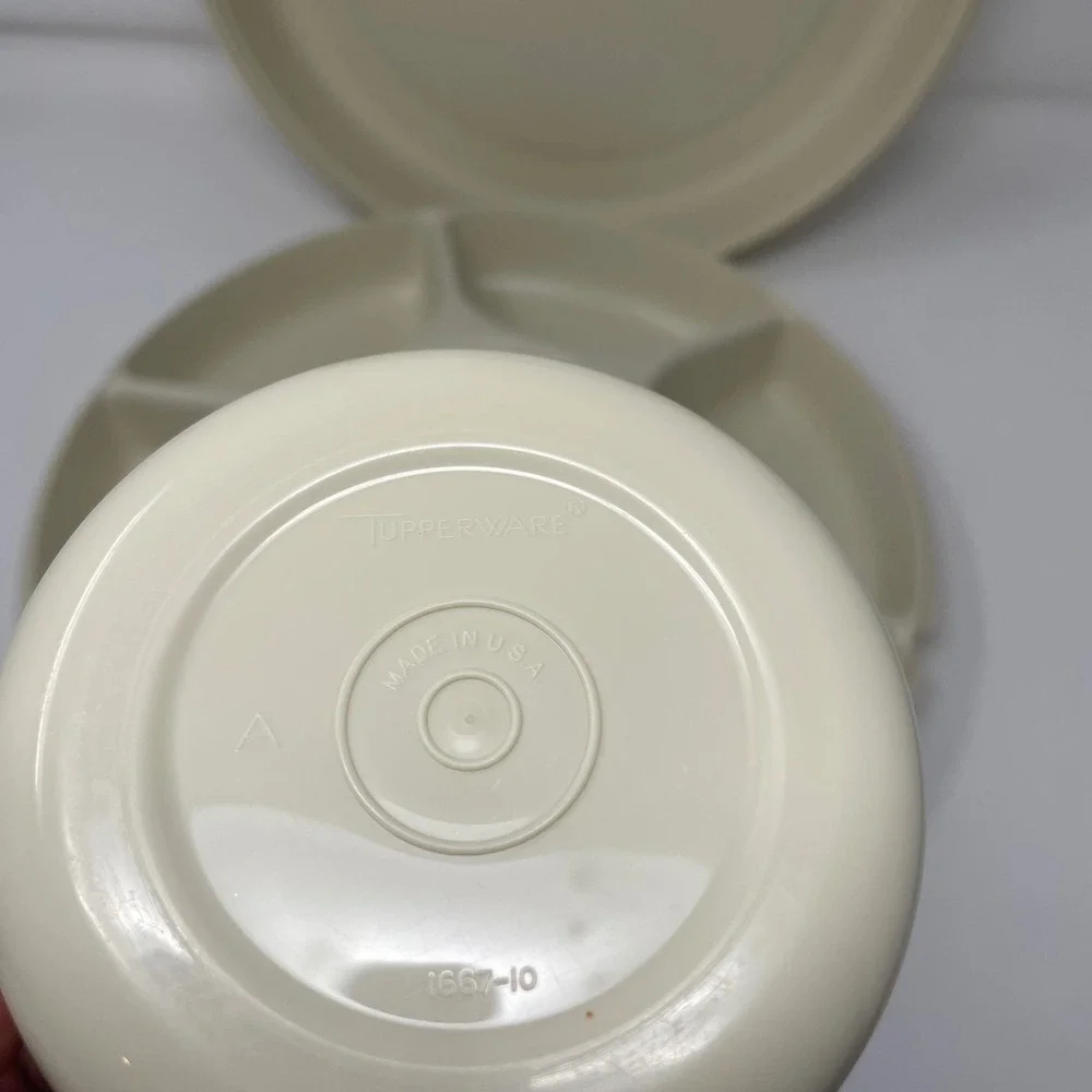 Tupperware Vintage Almond Veggie Tray 1667-10 Serving Platter with Lid 1666 USA